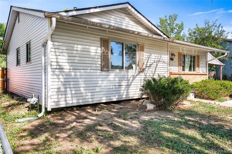 1236 Olathe St, Aurora, CO 80011