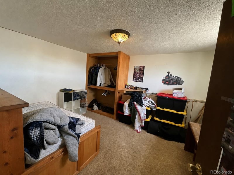 1163 Kirkwood Dr, Pueblo, CO 81007
