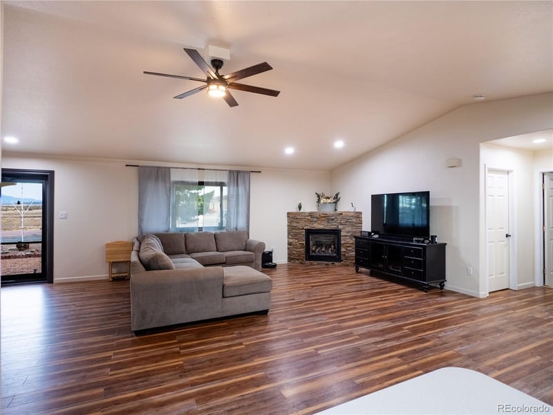 496 E Earl Dr, Pueblo West, CO 81007