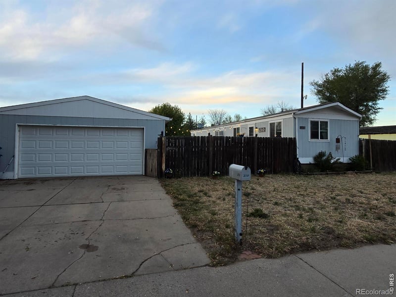 210 Oak St, Log Lane Village, CO 80705