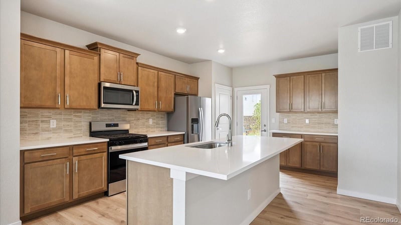 667 Ukraine St, Aurora, CO 80018