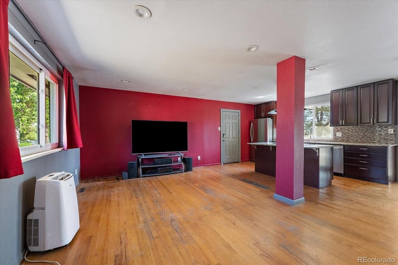 1048 Granby St, Aurora, CO 80011