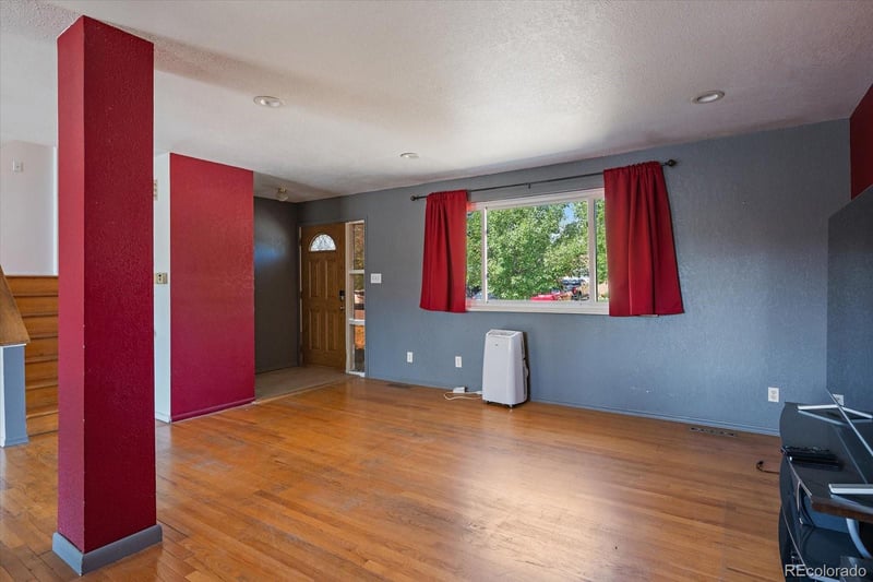 1048 Granby St, Aurora, CO 80011