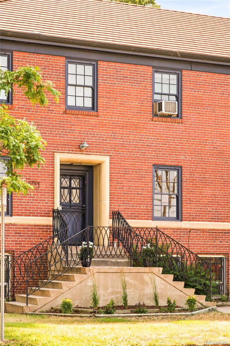 375 S Navajo St #2A, Denver, CO 80223