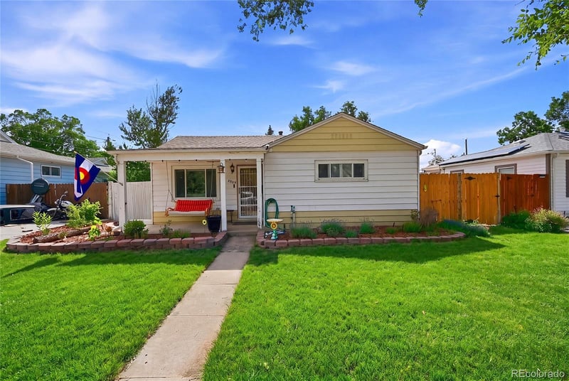 2309 Newark St, Aurora, CO 80010
