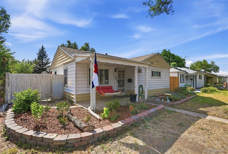 2309 Newark St, Aurora, CO 80010