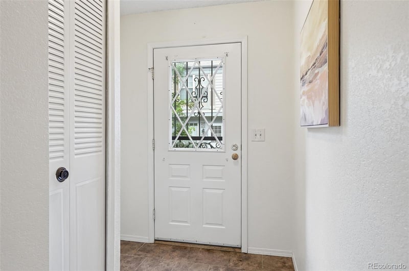 12043 Hoye Dr, Aurora, CO 80012