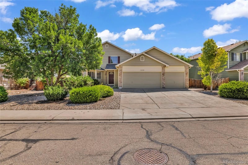 1408 Monarch Dr, Longmont, CO 80504