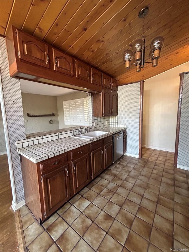 850 6th Ave, Broomfield, CO 80020