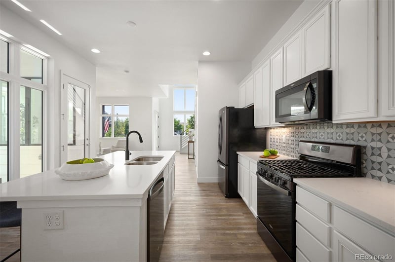 21405 E 59th Dr, Aurora, CO 80019