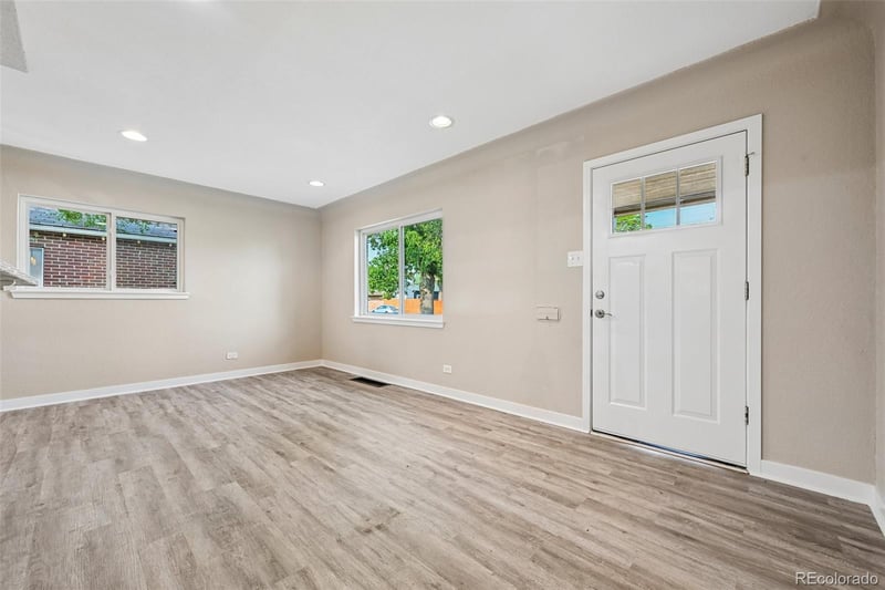 3290 Magnolia St, Denver, CO 80207