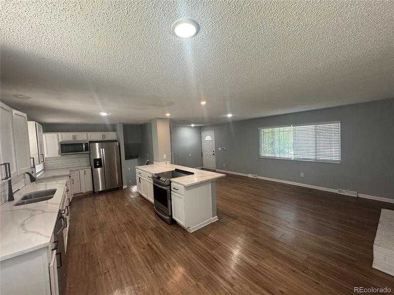 1255 Granby St, Aurora, CO 80011