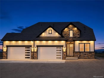 7440 Woodchest St, Strasburg, CO 80136