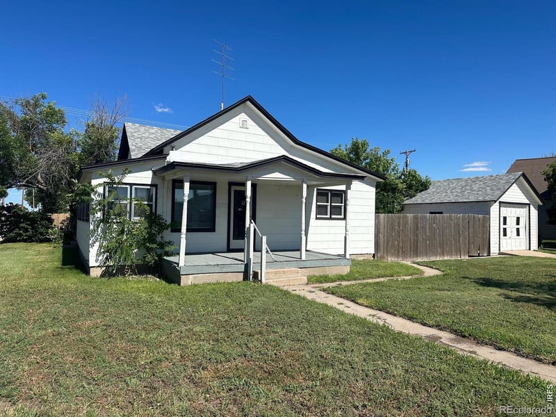 90 Cedar Ave, Akron, CO 80720