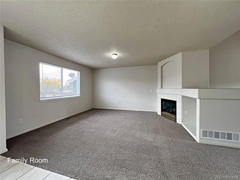 5377 Ukraine Way, Aurora, CO 80015