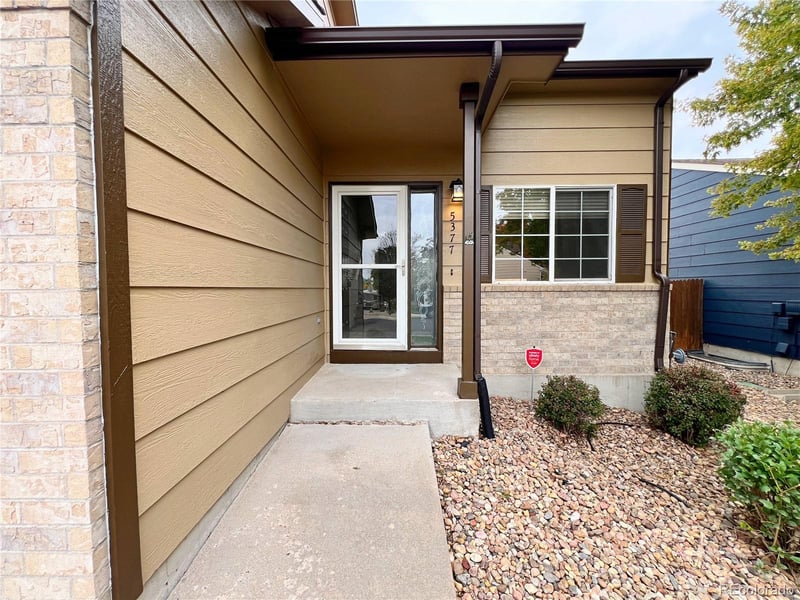 5377 Ukraine Way, Aurora, CO 80015
