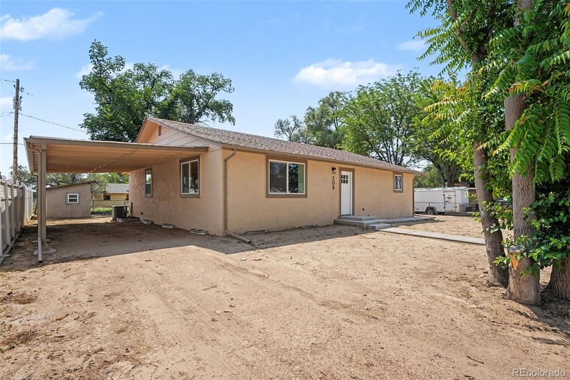 209 James St, Avondale, CO 81022