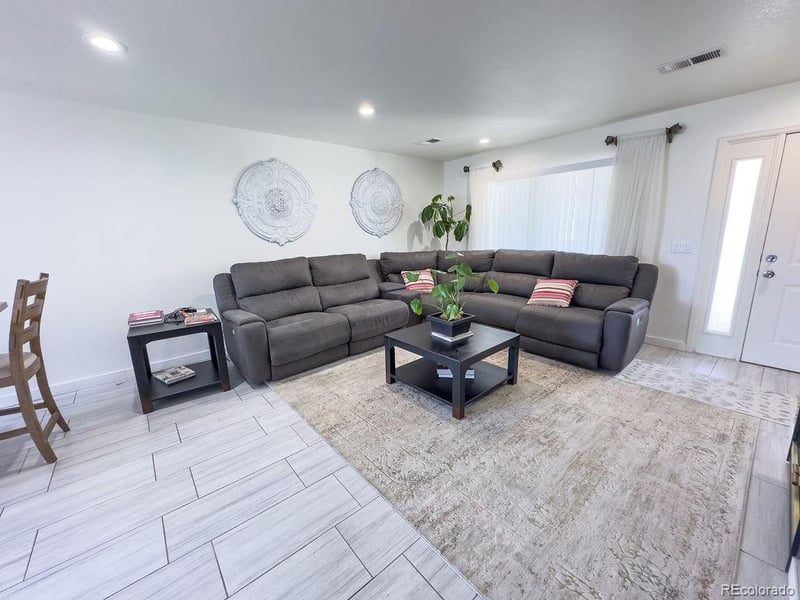 19163 Wyoming Dr #105, Aurora, CO 80017
