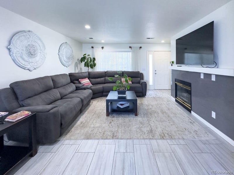19163 Wyoming Dr #105, Aurora, CO 80017