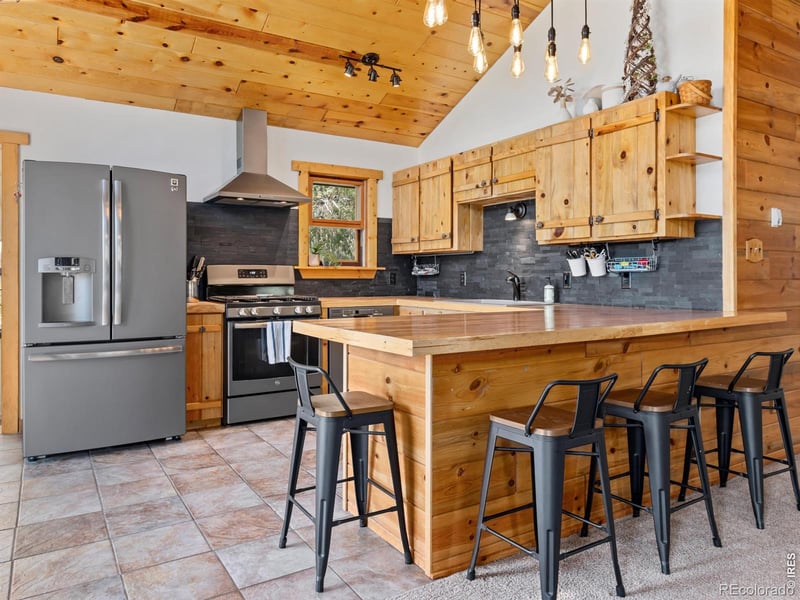 417 Dunraven Glade Rd, Glen Haven, CO 80532