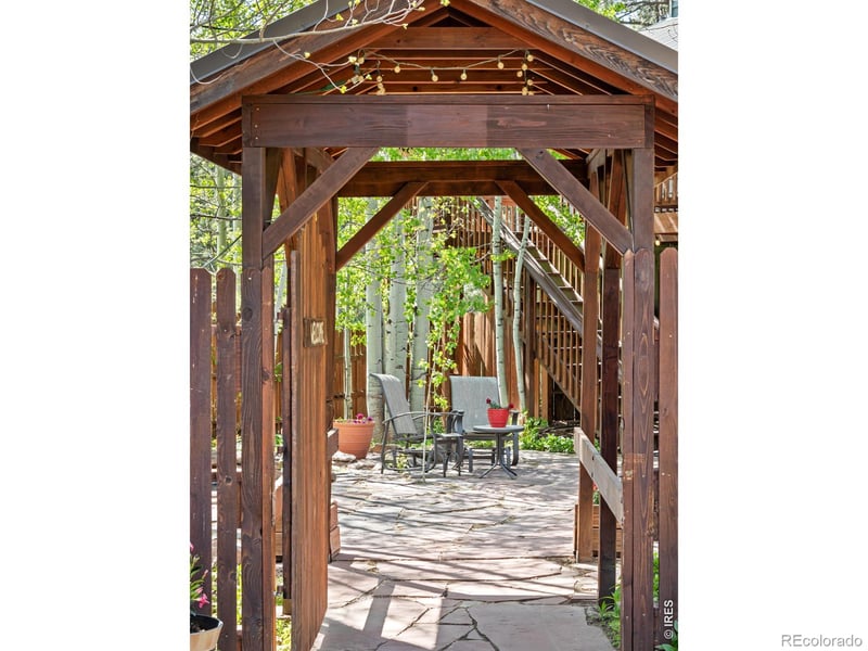 417 Dunraven Glade Rd, Glen Haven, CO 80532