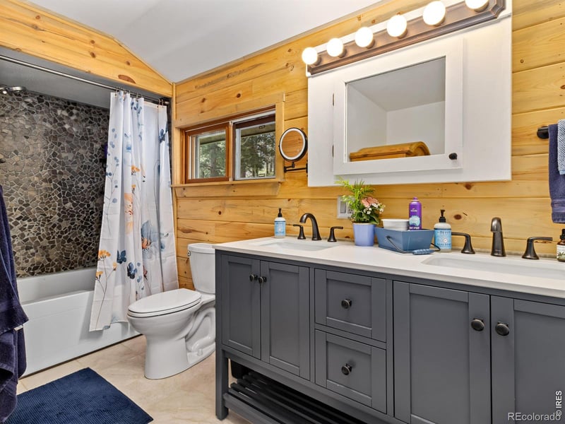 417 Dunraven Glade Rd, Glen Haven, CO 80532