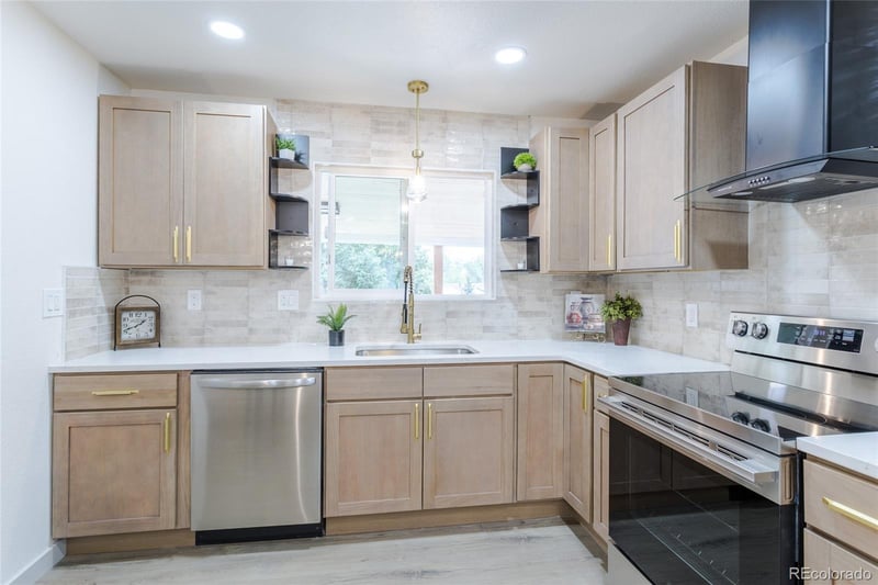 580 S Field Ct, Lakewood, CO 80226