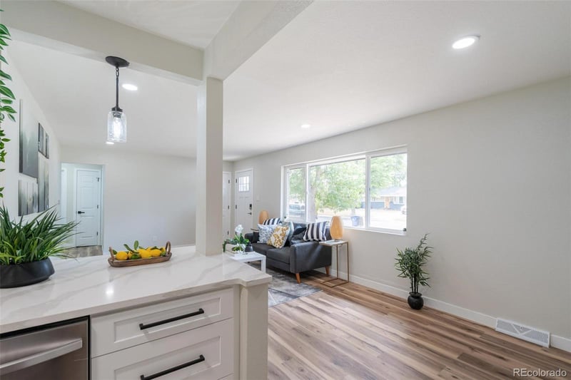 562 Lima St, Aurora, CO 80010