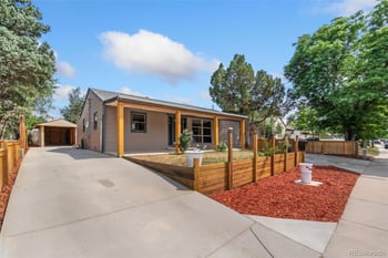 886 Kingston St, Aurora, CO 80010