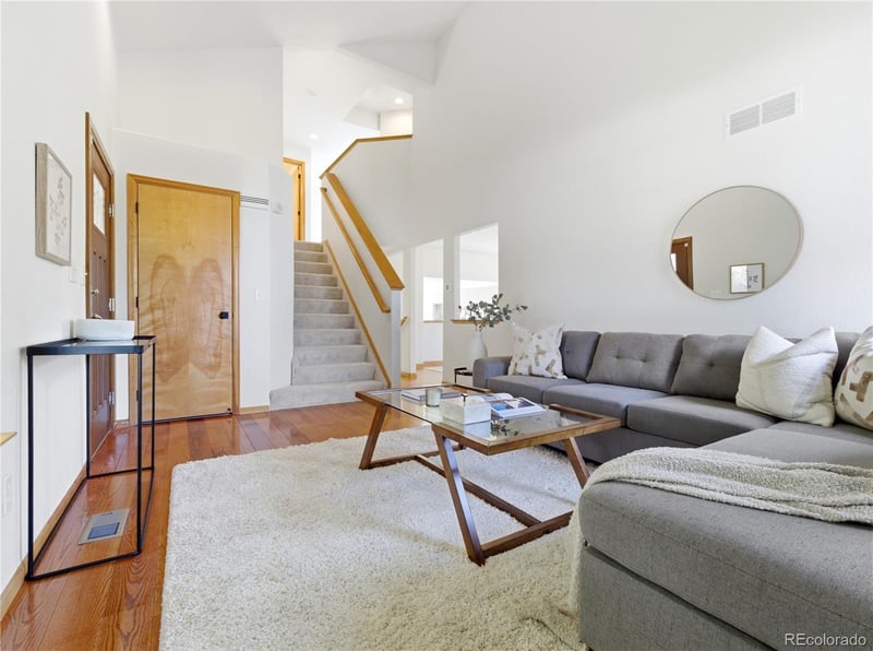 10024 Strathfield Ln, Littleton, CO 80126