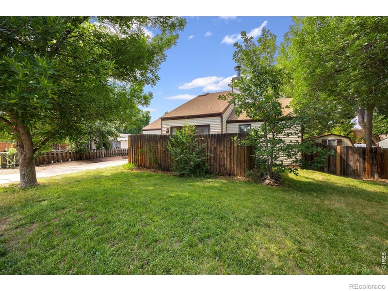 512 Locust Grove Dr, Fort Collins, CO 80521