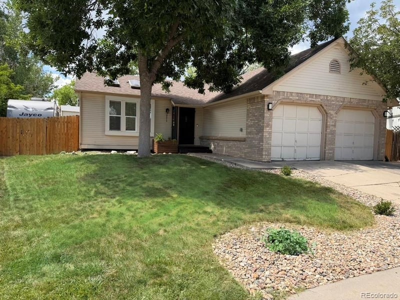 9574 W Elmhurst Pl, Littleton, CO 80128