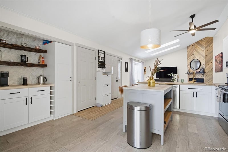 9574 W Elmhurst Pl, Littleton, CO 80128