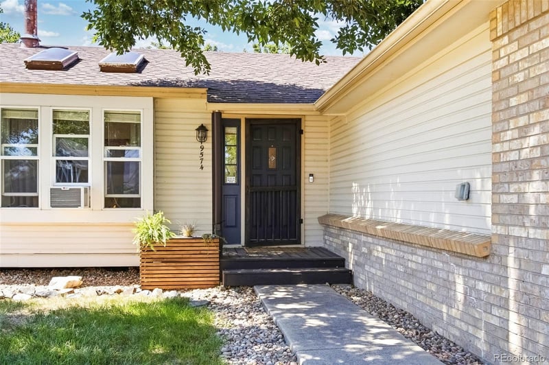 9574 W Elmhurst Pl, Littleton, CO 80128
