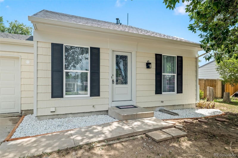 1742 Biscay St, Aurora, CO 80011
