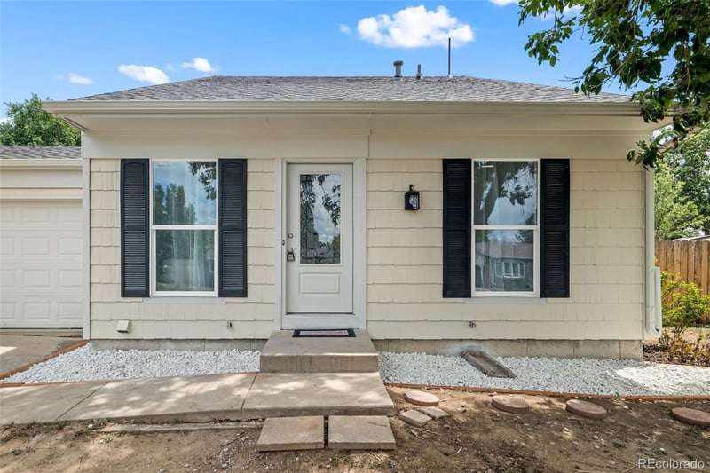 1742 Biscay St, Aurora, CO 80011