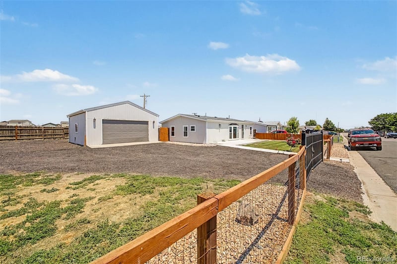325 E Kipp Ave, Keenesburg, CO 80643