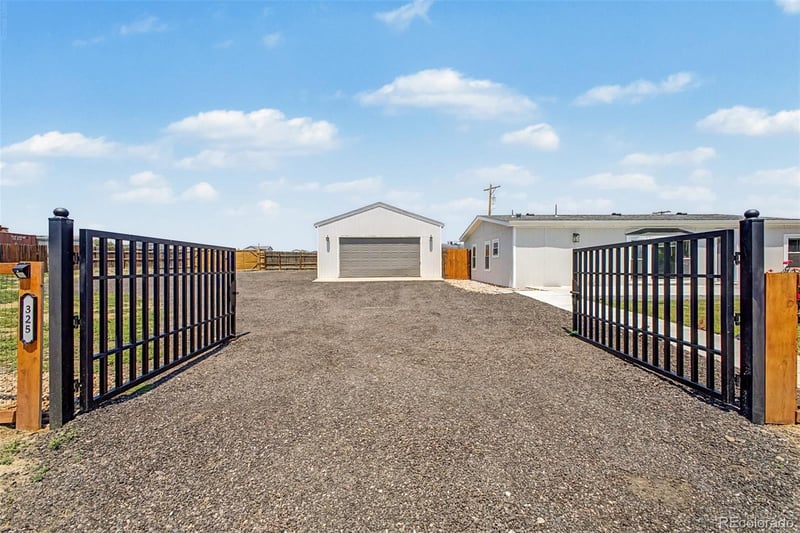 325 E Kipp Ave, Keenesburg, CO 80643