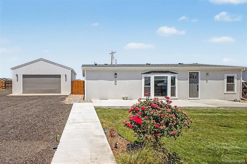 325 E Kipp Ave, Keenesburg, CO 80643