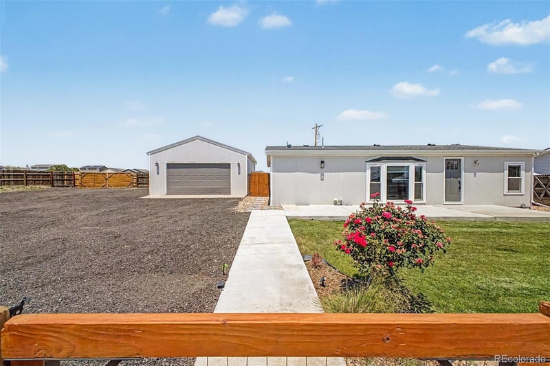 325 E Kipp Ave, Keenesburg, CO 80643
