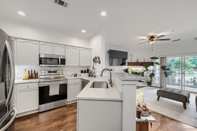8358 Independence Cir #105, Littleton, CO 80128