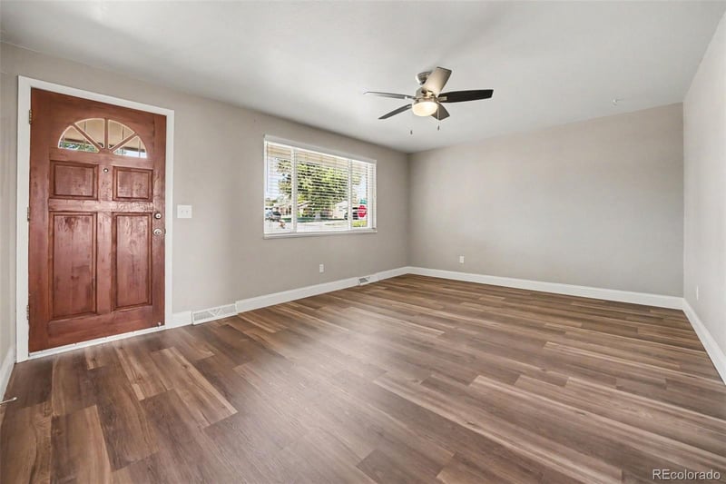400 Leo Ln, Denver, CO 80260