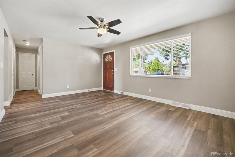 400 Leo Ln, Denver, CO 80260