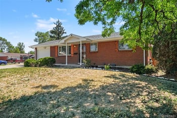 400 Leo Ln, Denver, CO 80260