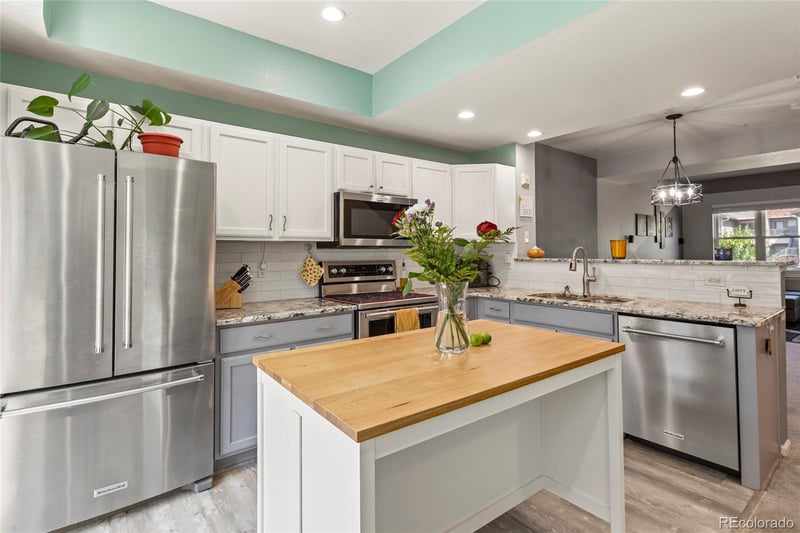 18727 Yale Cir #D, Aurora, CO 80013