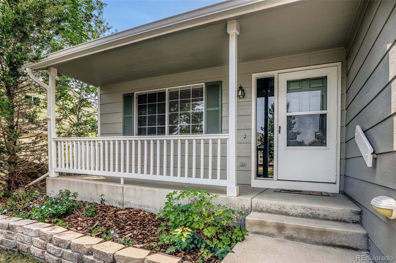 1633 Deerwood Dr, Longmont, CO 80504