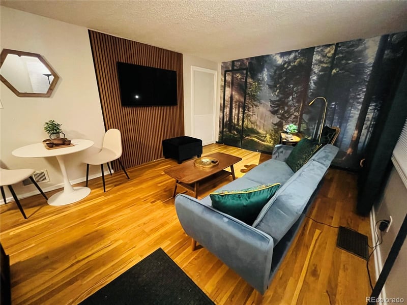 822 Geneva St, Aurora, CO 80010