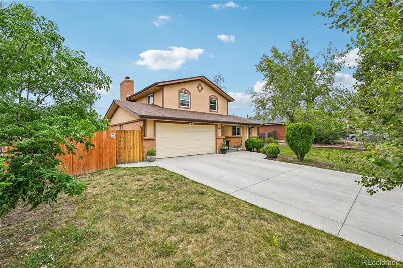 392 Zion St, Aurora, CO 80011