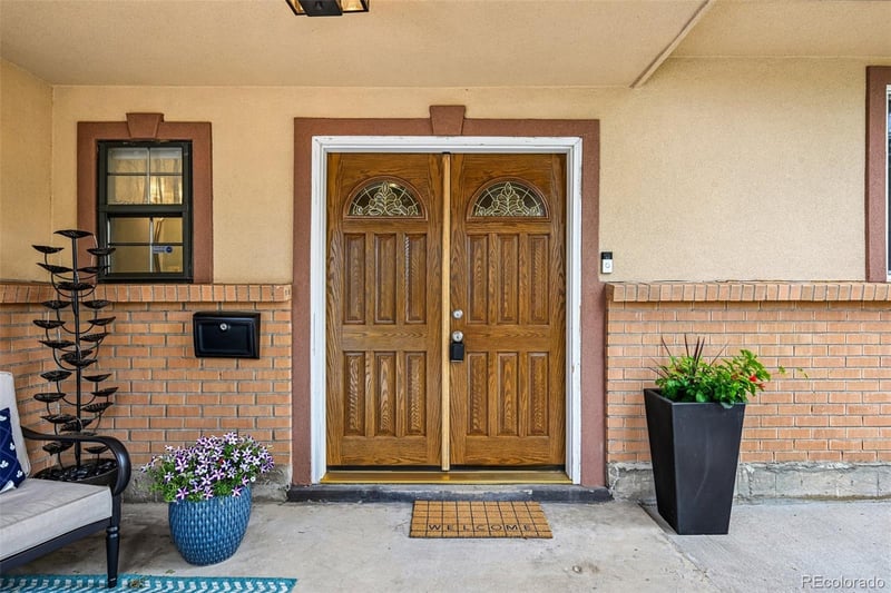392 Zion St, Aurora, CO 80011