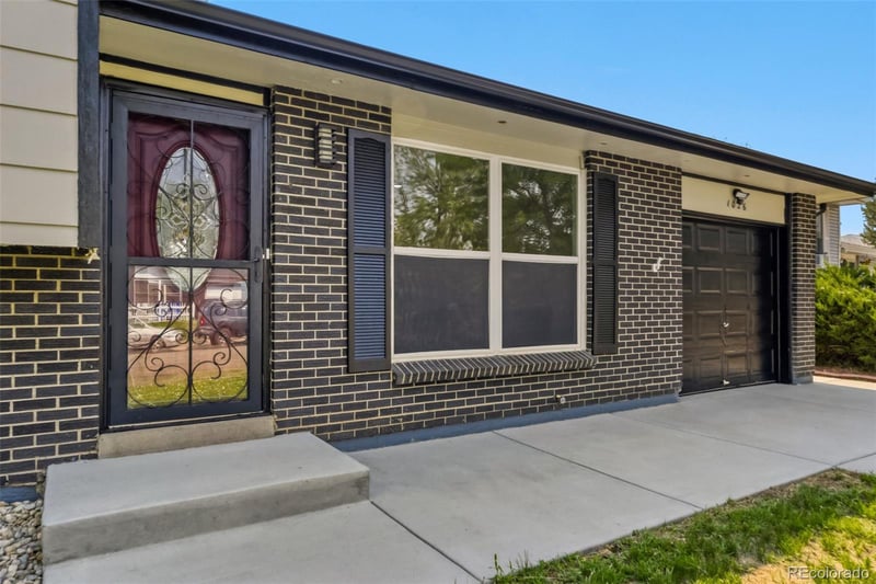 1026 Mobile St, Aurora, CO 80011